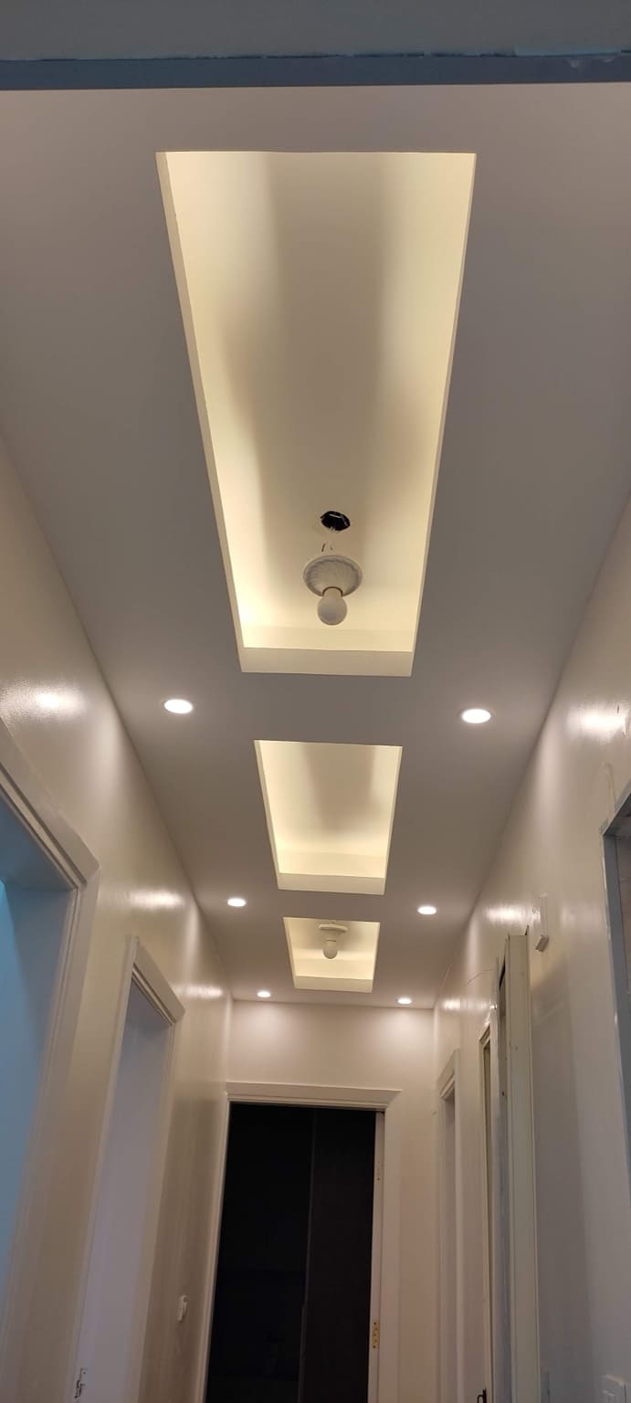Commercial Gypsum Board Ceiling System with Recessed Lighting Large-scale commercial gypsum board ceiling installation with integrated lighting fixtures and suspended framework