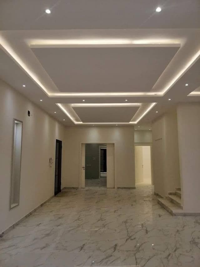 Entry Wall Gypsum Board Construction Gypsum board wall construction in entry area with precise corner work and clean finishing