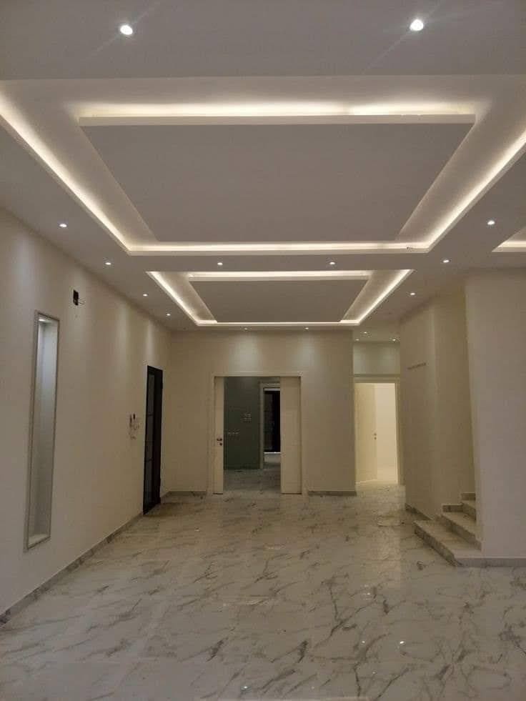 Entry Wall Gypsum Board Construction Gypsum board wall construction in entry area with precise corner work and clean finishing